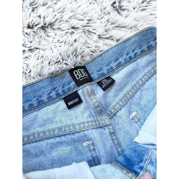 Urban Outfitters BDG Bootcut Light Wash Denim Shorts EUC Size 28 - Picture 3 of 3